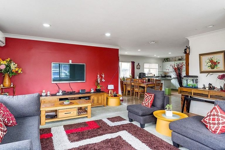 Photo of property in 2/83 Victoria Road, Papatoetoe, Auckland, 2025