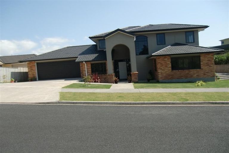 Photo of property in 15 Heta Road, Highlands Park, New Plymouth, 4312