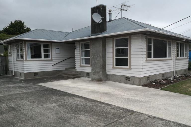 Photo of property in 7 Heretaunga Square, Silverstream, Upper Hutt, 5019