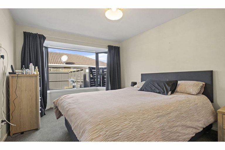 Photo of property in 2/69 Tyrone Street, Belfast, Christchurch, 8051