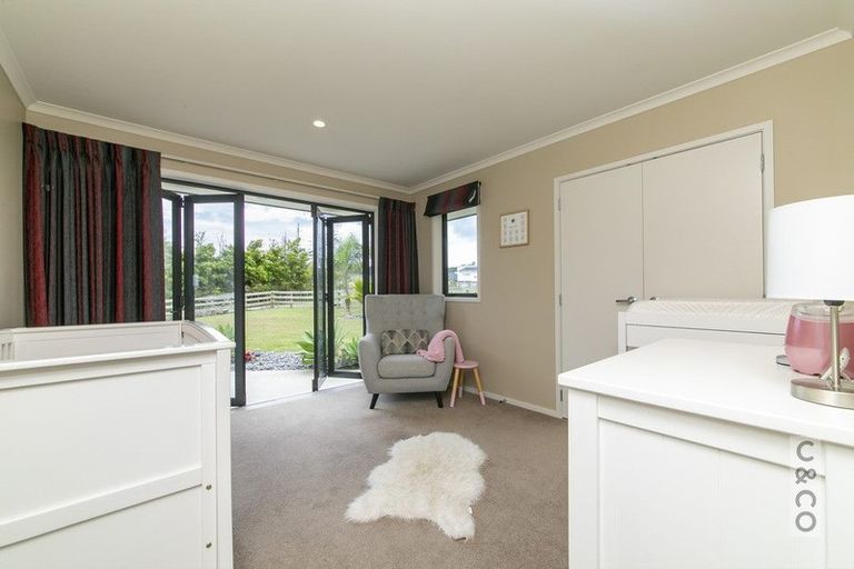 Photo of property in 73c Oraha Road, Kumeu, 0892