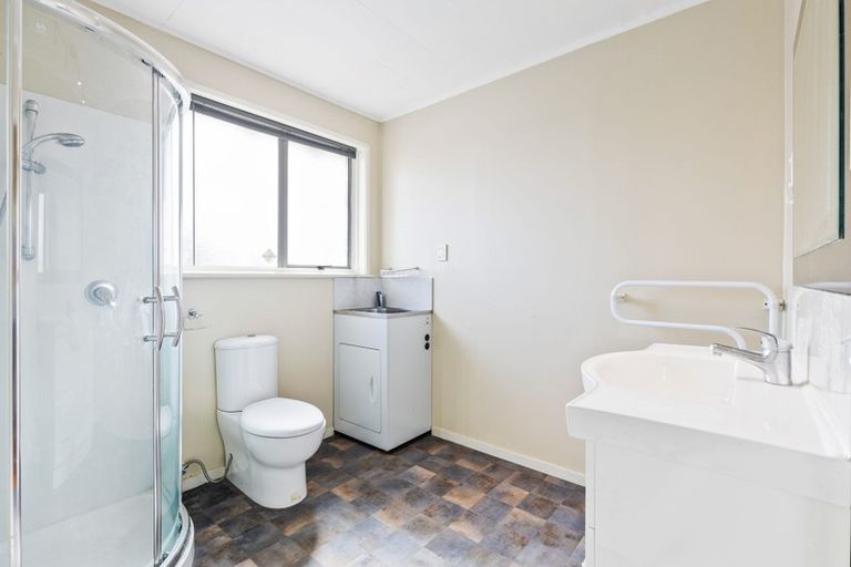 Photo of property in 20 Spencer Road, Pinehill, Auckland, 0632