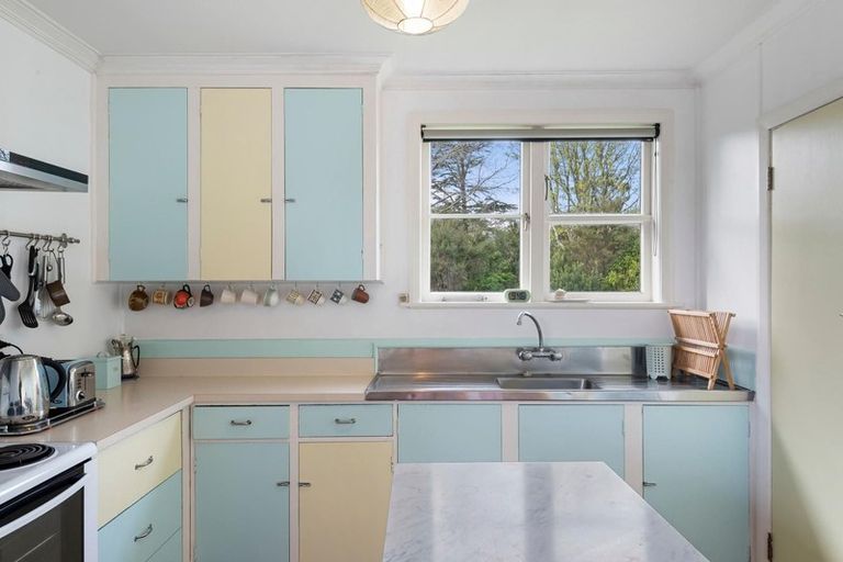 Photo of property in 2 Serwayne Place, Sunnyvale, Auckland, 0612