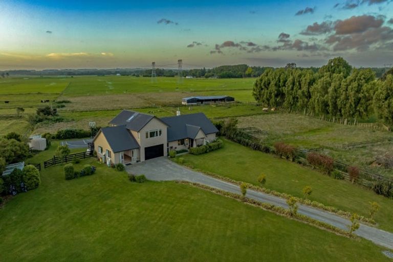 Photo of property in 72 Aranui Road, Kairanga, Palmerston North, 4475