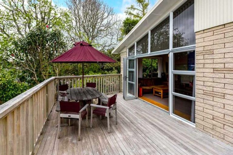 Photo of property in 11 Handley Place, Glen Avon, New Plymouth, 4312