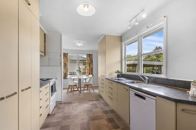 Photo of property in 10 Findlay Street, Tawa, Wellington, 5028