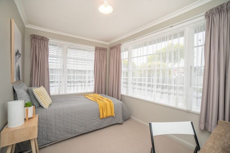 Photo of property in 2 Chester Crescent, West End, Palmerston North, 4410