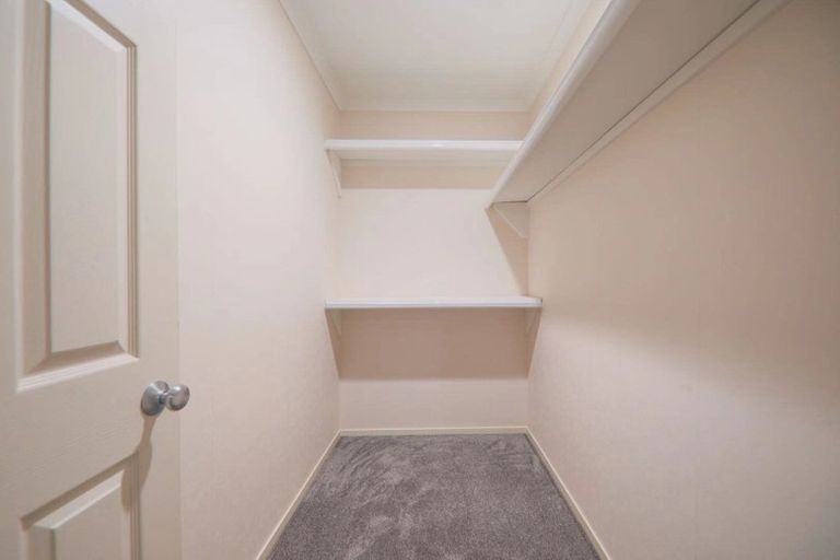 Photo of property in 9 Ballintra Close, Pinehill, Auckland, 0632