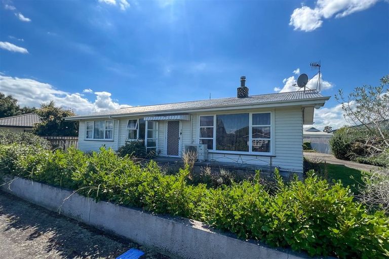 Photo of property in 3 Gertrude Street, Dannevirke, 4930