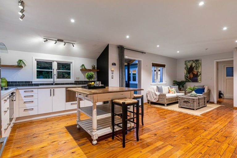 Photo of property in 7 Tipau Street, Torbay, Auckland, 0630