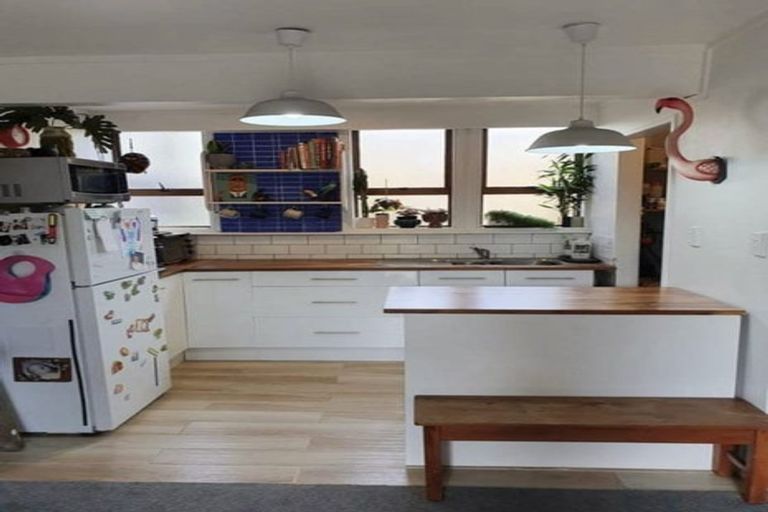 Photo of property in 313 Glengarry Road, Glen Eden, Auckland, 0602