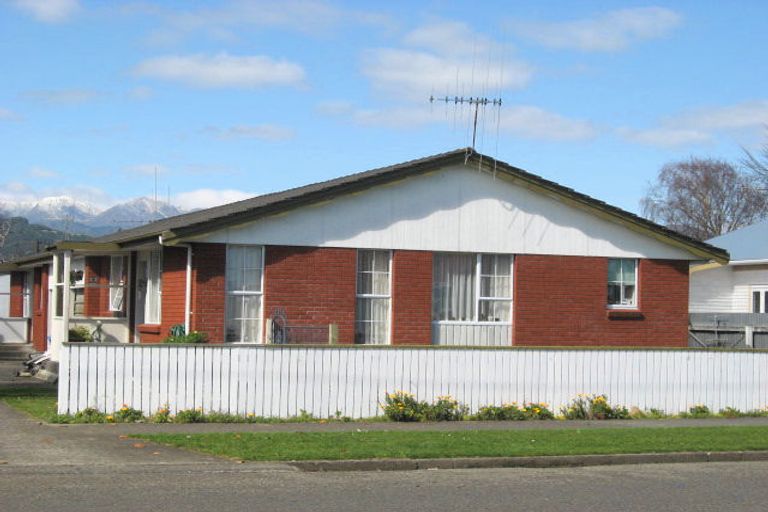 Photo of property in 16a Queenwood Road, Levin, 5510