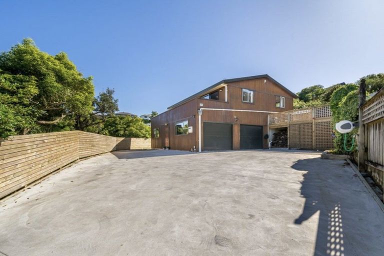 Photo of property in 2/5 Montgomery Street, Stokes Valley, Lower Hutt, 5019