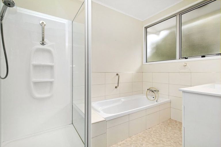 Photo of property in 94 Larsen Crescent, Tawa, Wellington, 5028