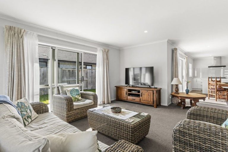 Photo of property in 32 Harding Drive, Papamoa Beach, Papamoa, 3118