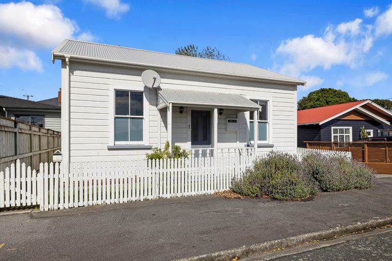 Photo of property in 1 Gaine Street, New Plymouth, 4310