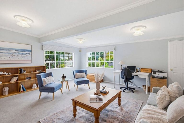 Photo of property in 5 Patterson Grove, Waikanae, 5036