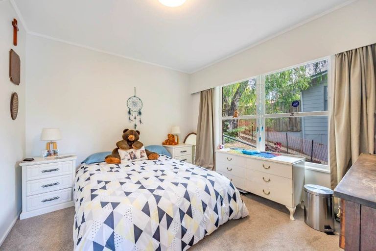 Photo of property in 1/5 Keldale Place, Forrest Hill, Auckland, 0620