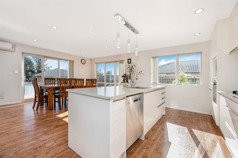 Photo of property in 47 Tiriwa Drive, Massey, Auckland, 0614