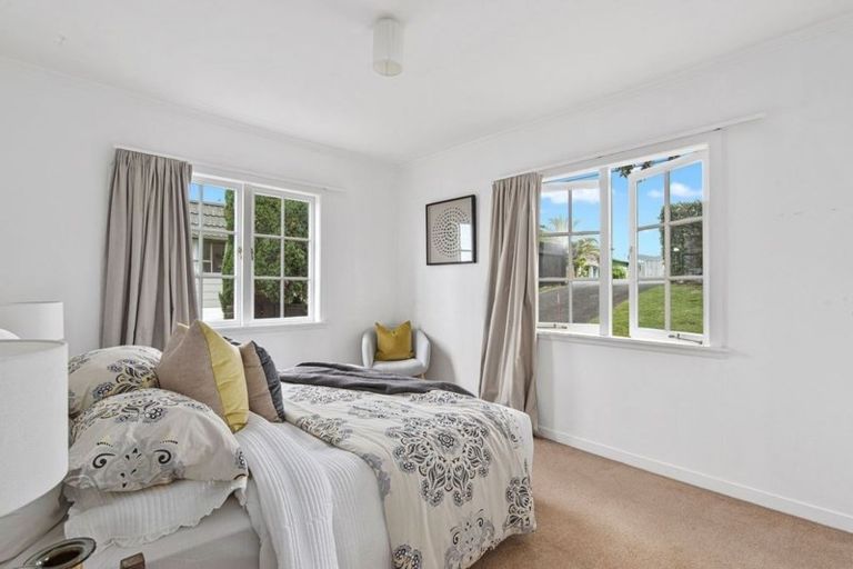 Photo of property in 127 Forrest Hill Road, Forrest Hill, Auckland, 0620