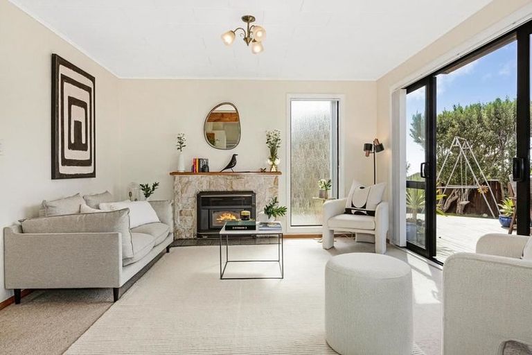 Photo of property in 1 Porter Place, Paekakariki, 5034