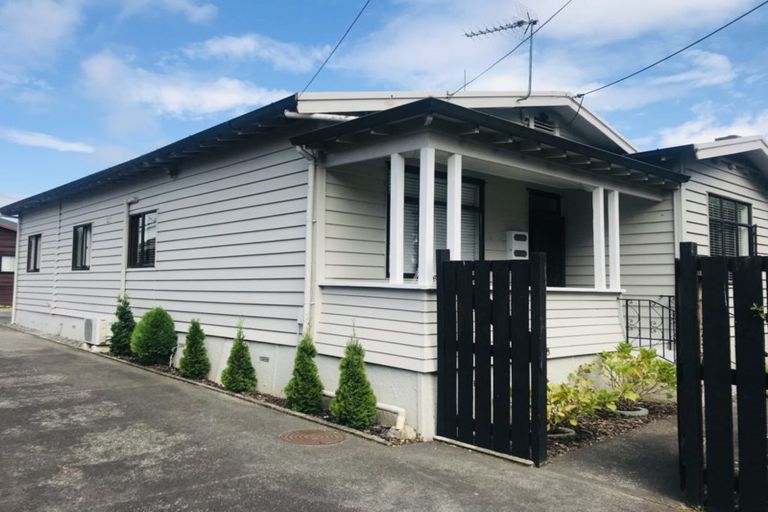 Photo of property in 12 Walmer Road, Point Chevalier, Auckland, 1022