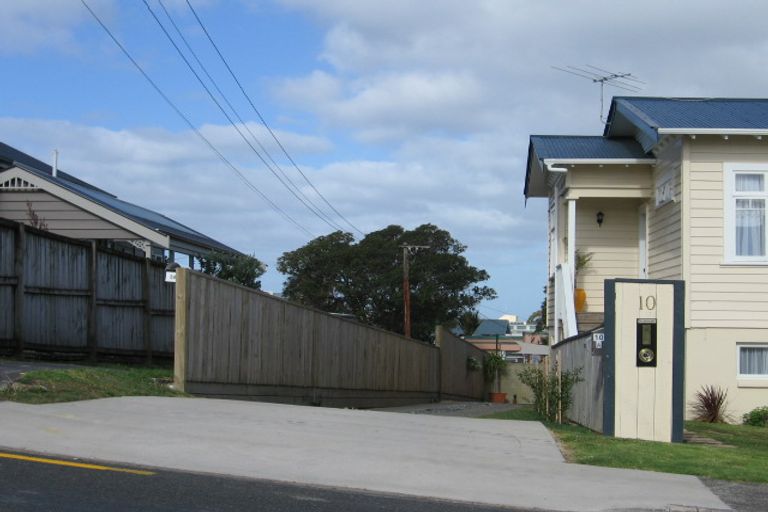 Photo of property in 10 Colonial Road, Birkenhead, Auckland, 0626