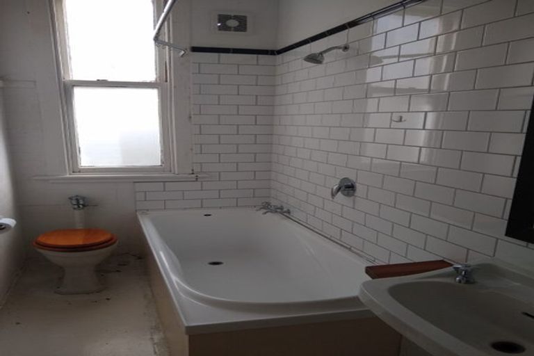 Photo of property in 8 Davis Street, Thorndon, Wellington, 6011