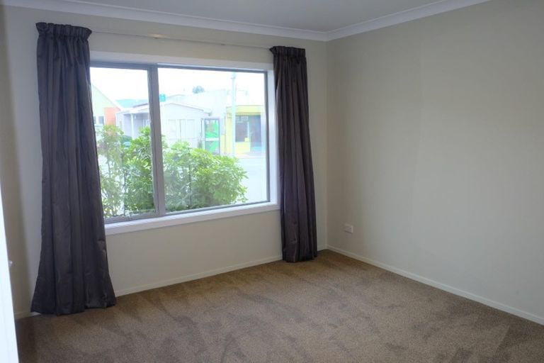 Photo of property in 2/19 Collins Avenue, Tawa, Wellington, 5028