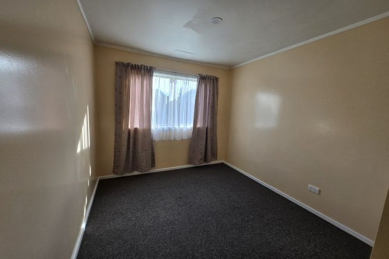 Photo of property in 241 Great North Road, Henderson, Auckland, 0612