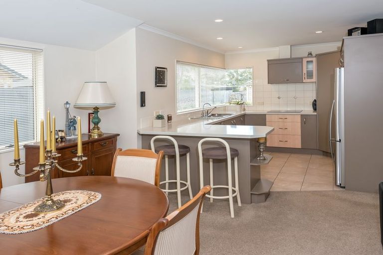 Photo of property in 48b Rodney Street, Howick, Auckland, 2014