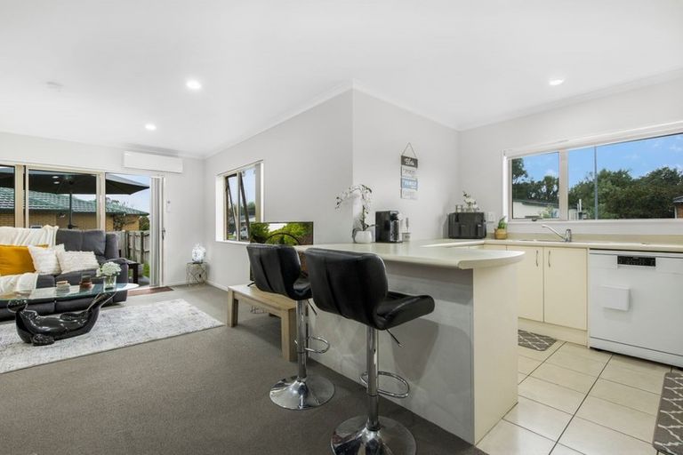 Photo of property in 9 Neesons Way, Glendene, Auckland, 0602