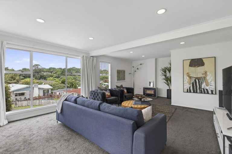 Photo of property in 5 Whitby Place, Westown, New Plymouth, 4310