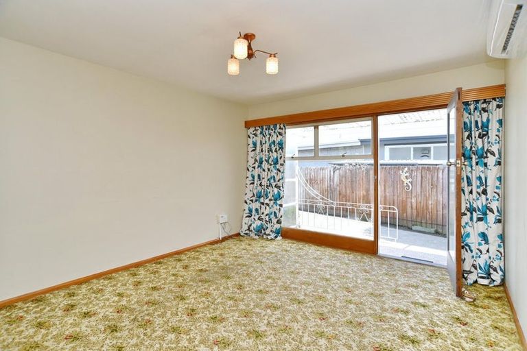 Photo of property in 2/37 Prestons Road, Redwood, Christchurch, 8051