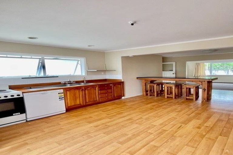 Photo of property in 37a Neal Avenue, Glenfield, Auckland, 0629