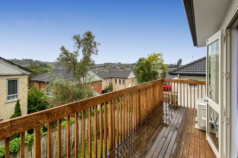 Photo of property in 2/49 Fields Parade, Oteha, Auckland, 0632