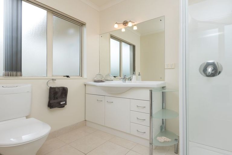 Photo of property in 48b Rodney Street, Howick, Auckland, 2014