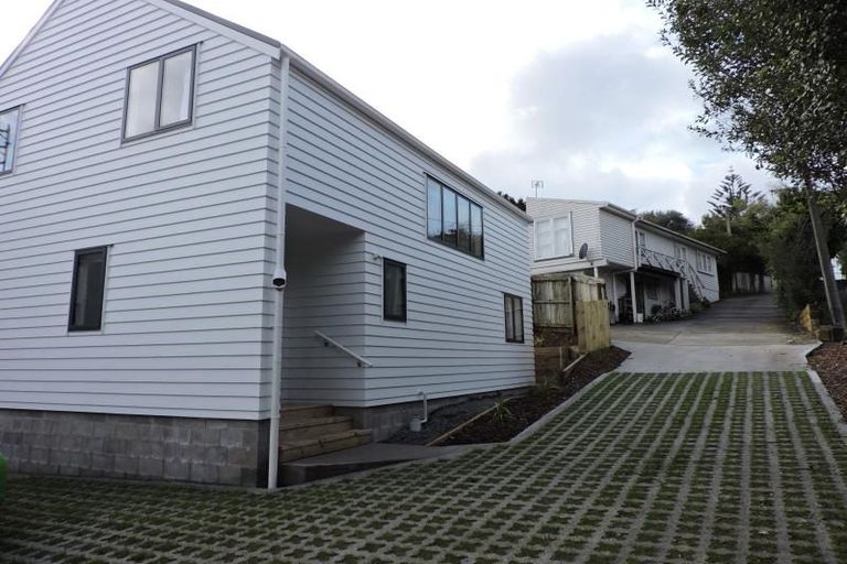 Photo of property in 548b Glenfield Road, Glenfield, Auckland, 0629