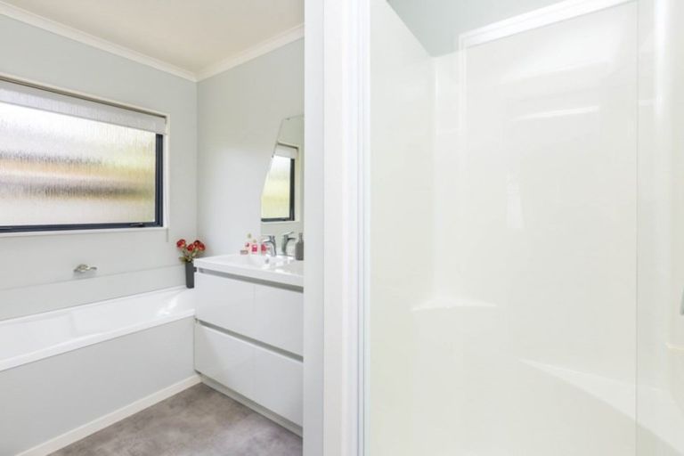 Photo of property in 12 Betty Watt Grove, Riverstone Terraces, Upper Hutt, 5018