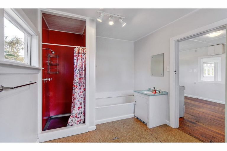 Photo of property in 29 Stalkers Road, Woodend Beach, Woodend, 7691