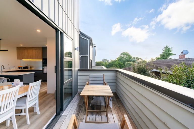 Photo of property in 7c Catalina Crescent, Forrest Hill, Auckland, 0620