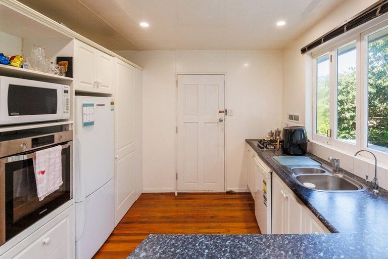 Photo of property in 76 Ruamahanga Crescent, Terrace End, Palmerston North, 4410