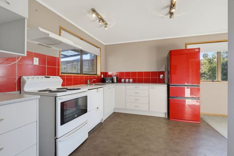 Photo of property in 10b Taurus Place, Kawaha Point, Rotorua, 3010
