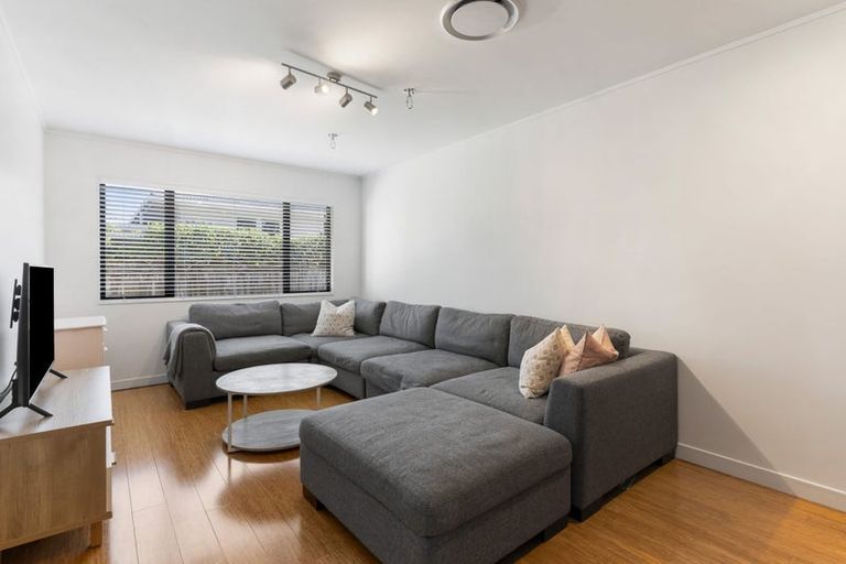 Photo of property in 2/34 Selwyn Crescent, Forrest Hill, Auckland, 0620