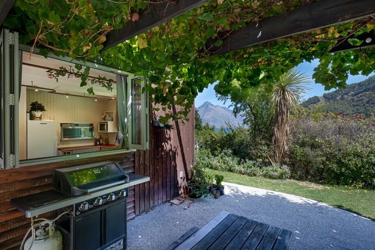 Photo of property in 16 Mckerrow Place, Sunshine Bay, Queenstown, 9300