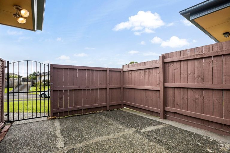 Photo of property in 13 Attymon Lane, East Tamaki, Auckland, 2016