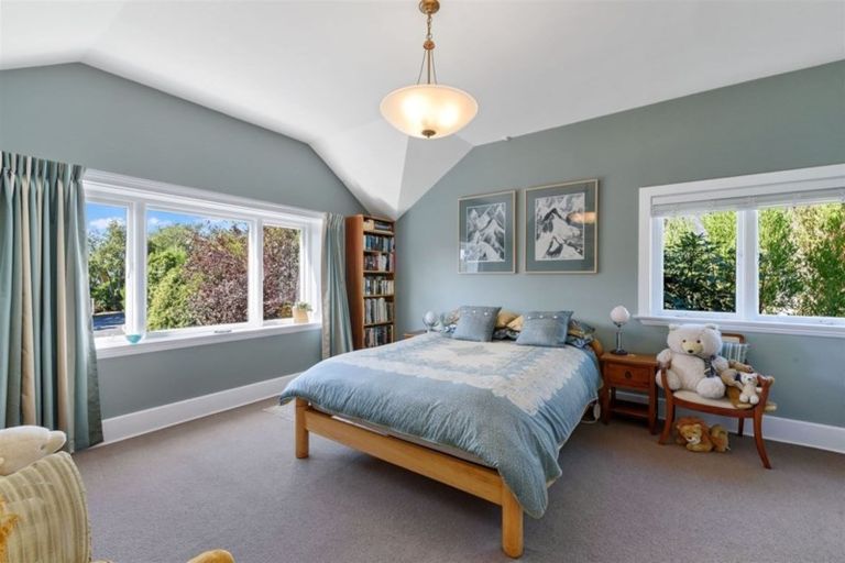 Photo of property in 56 Dyers Pass Road, Cashmere, Christchurch, 8022