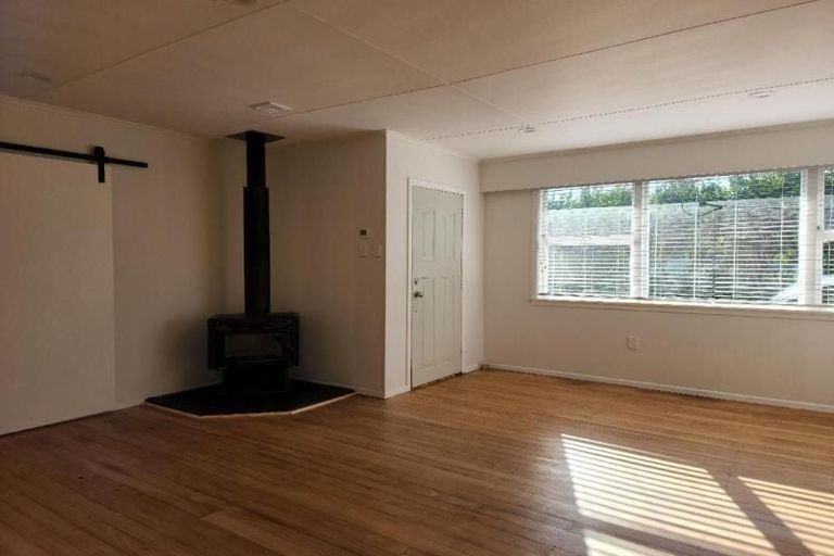 Photo of property in 28 Old South Road, Okato, 4335