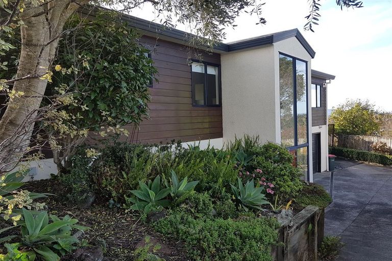 Photo of property in 2/9 Cashmere Place, Glenfield, Auckland, 0629