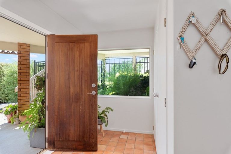 Photo of property in 6 Stephanie Close, Glenfield, Auckland, 0629